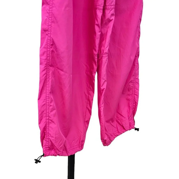 Aritzia TNA Parachute Cargo Wind Pants  Size XS Hot Pink Toggle Waist Joggers - Picture 4 of 13